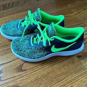 Nike YOUTH sneaker size 7Y, fits like women’s 8